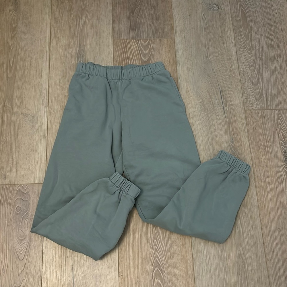 Brandy Melville green sweatpants